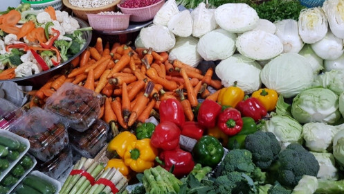 Giá thực phẩm hôm nay 5/1: Giá rau củ, thực phẩm đồng loạt giảm