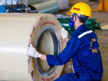 Công ty của ông Lê Phước Vũ vừa bán ra 27 triệu cổ phiếu Hoa Sen (HSG)