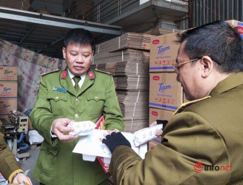 Hơn 3 tấn bánh kẹo hết đát được 'phù phép' thành hàng mới tuồn ra thị trường