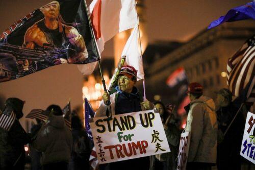 "Biển" người ủng hộ ông Trump đổ về, thủ đô Washington cấp tập ngăn bạo loạn