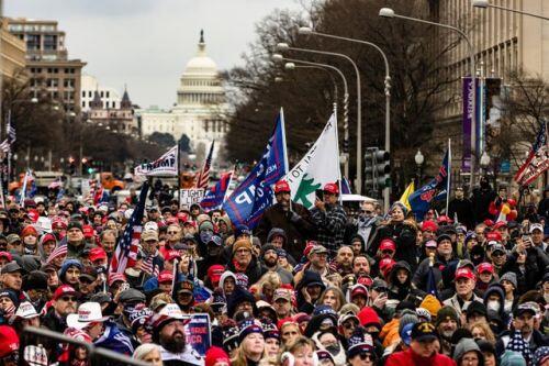 "Biển" người ủng hộ ông Trump đổ về, thủ đô Washington cấp tập ngăn bạo loạn