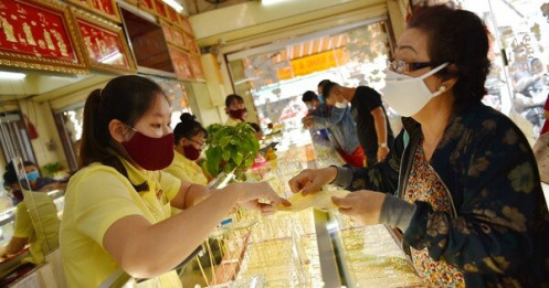 Giá vàng đi trái quy luật: Giảm mạnh dù có bạo loạn ở Mỹ