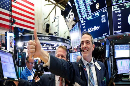 Gạt bỏ bất ổn tại Washington, chứng khoán Mỹ phá đỉnh khi Nasdaq vượt 13.000 điểm