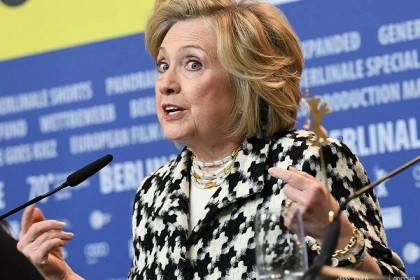 Bà Hillary ‘trêu chọc’ ông Trump sau khi bị Twitter chặn