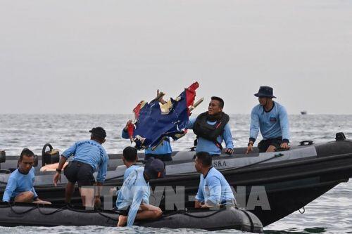 Bắt được tín hiệu có thể từ hộp đen của máy bay rơi tại Indonesia
