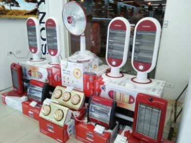 Rét thấu xương, người Hà Nội đổ xô sắm đồ sưởi ấm, chủ shop hoan hỉ ‘cháy” hàng