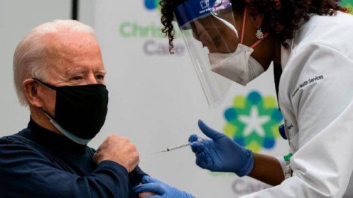 Ông Biden tiêm liều vaccine COVID-19 thứ 2