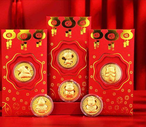 Bao lì xì hình trâu và thần tài mạ vàng "cháy hàng" trước thềm năm mới 2021