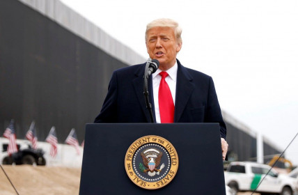 Tổng thống Trump cảnh báo mạng xã hội mắc sai lầm lớn