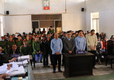 Trục lợi dự án hồ thủy lợi ngàn tỷ, 4 cán bộ xã hầu tòa