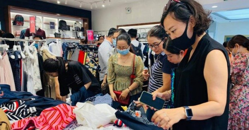 Bán lẻ TP.HCM tăng hai con số trong dịch COVID-19