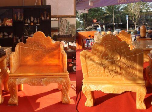 Chiêm ngưỡng bộ bàn ghế 'khủng' bằng ngọc quý ở Ninh Bình
