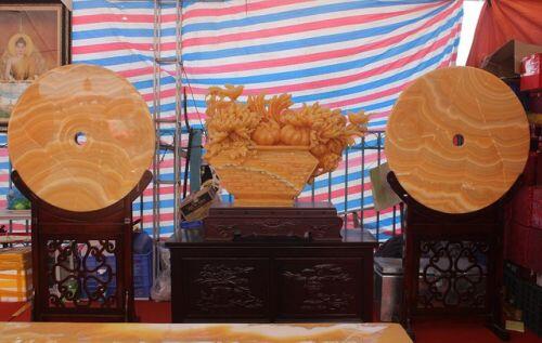 Chiêm ngưỡng bộ bàn ghế 'khủng' bằng ngọc quý ở Ninh Bình