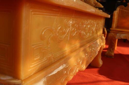 Chiêm ngưỡng bộ bàn ghế 'khủng' bằng ngọc quý ở Ninh Bình