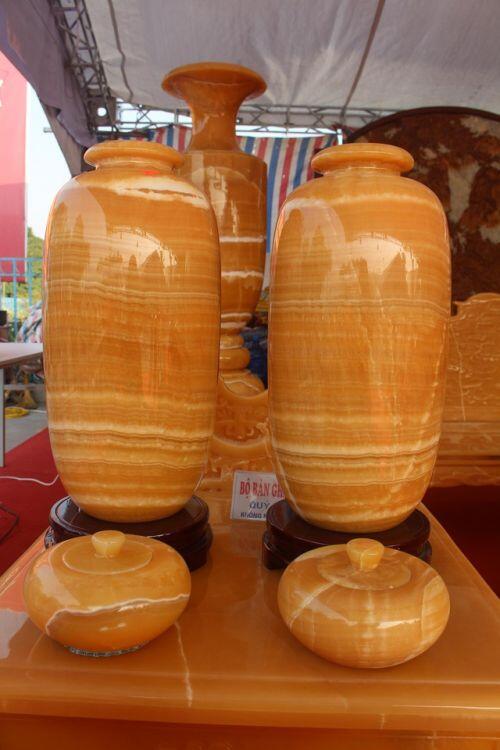 Chiêm ngưỡng bộ bàn ghế 'khủng' bằng ngọc quý ở Ninh Bình