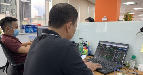 Vuột cơ hội, thiệt hại tài sản do hệ thống giao dịch chứng khoán gặp sự cố kéo dài