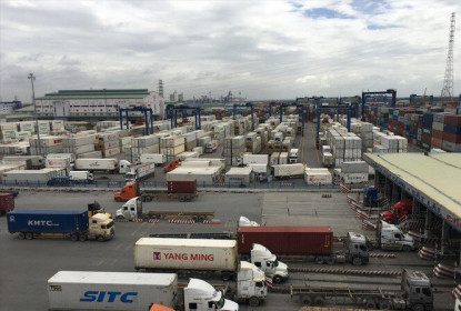 Giữa lúc thiếu vỏ container xuất khẩu, cả nghìn container vô chủ 'đắp chiếu'