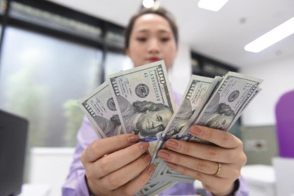 Tiền rẻ sớm "kích nổ" bất động sản