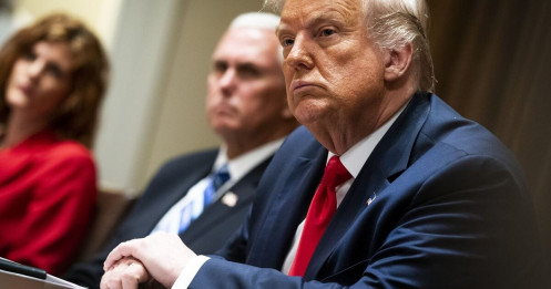 Cấp dưới ông Trump bị nghi kiếm bộn tiền từ "thị trường ân xá"