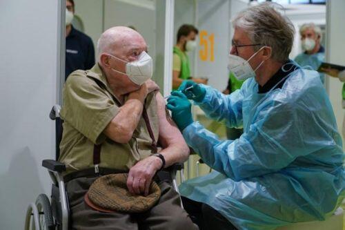 Pháp không đủ vaccine ngừa Covid-19 để tiêm cho dân chúng