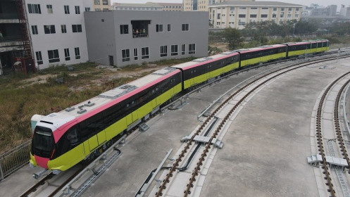 Đoàn tàu đầu tiên tuyến đường sắt đô thị số 3, đoạn Nhổn - Ga Hà Nội chính thức lăn bánh