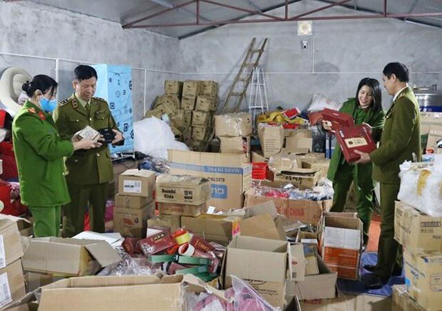 Tăng kiểm soát các sản phẩm người nổi tiếng bán hàng trên mạng