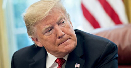 Nhiều ngân hàng đồng loạt "đoạn tuyệt" với ông Trump
