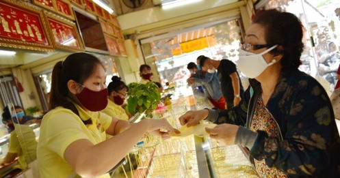 Giá vàng trong nước lại giảm chậm, tăng nhanh