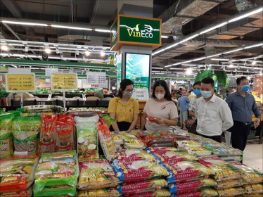 Xử nghiêm việc tăng giá khẩu trang, nước sát khuẩn