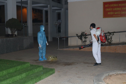 Cách ly 80 học sinh, giáo viên, phụ huynh Trường Tiểu học Xuân Phương