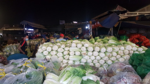 Giá thực phẩm hôm nay 2/2: Giá rau củ chững, thực phẩm tiếp đà tăng