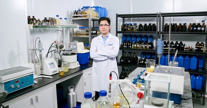 Người Việt làm khẩu trang diệt vi rút corona đầu tiên trên thế giới
