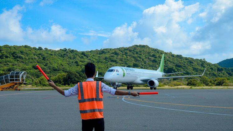 Dịch Covid-19 tái phát: Thủ tục đổi, trả vé máy bay cần điều kiện gì?