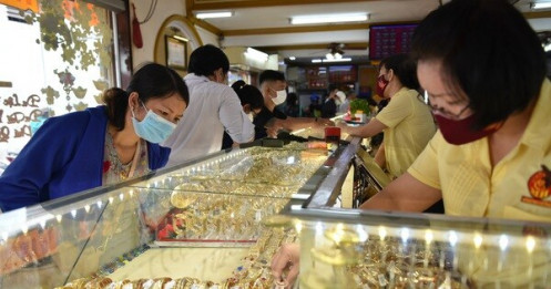 Giá vàng trong nước rơi khỏi ngưỡng 57 triệu đồng/lượng