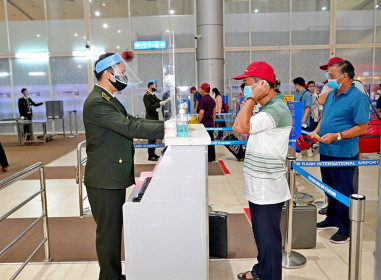 Xét nghiệm COVID -19 toàn bộ nhân viên tại các sân bay