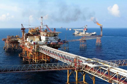 Giá dầu tiếp tục tăng sau cam kết giải phóng thặng dư dầu của OPEC+