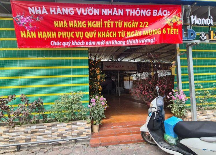 Hà Nội: Nhà hàng, quán nhậu vắng teo... treo biển nghỉ Tết sớm vì COVID-19