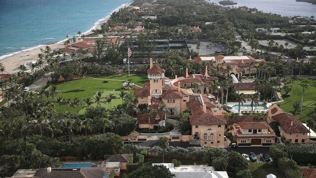 Ông Trump bị tước đặc quyền ở quê nhà