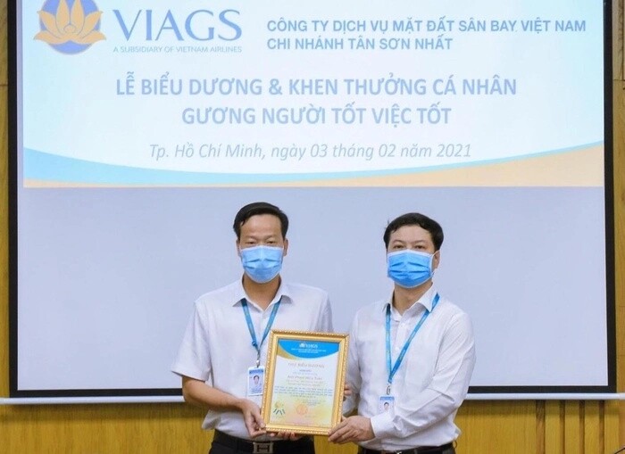 Đó là trường hợp của anh Phạm Hữu Tuân - Kíp trưởng Đội Dịch vụ trên tàu của VIAGS tại TP. Hồ Chí Minh..  ...
