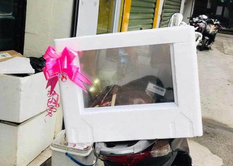 Giá quá rẻ, dân tình ồ ạt mua cua hoàng đế làm quà biết Tết