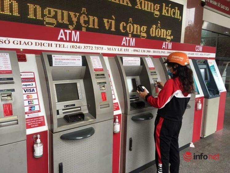 Cây ATM vắng khác thường ngày giáp Tết