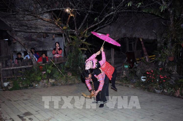 Chàng trai dân tộc Mông tiên phong phát triển du lịch cộng đồng ở vùng cao Sơn La