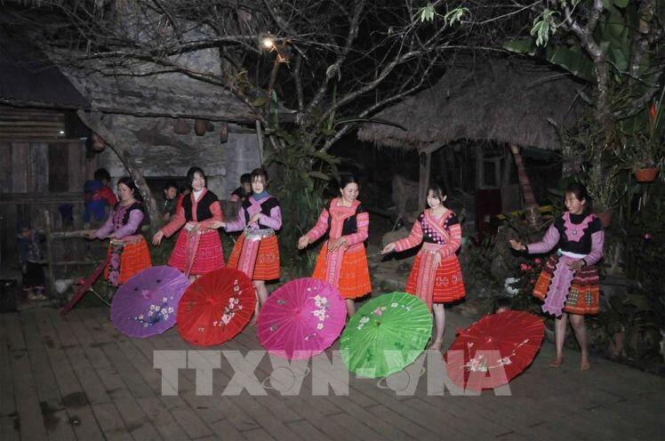 Chàng trai dân tộc Mông tiên phong phát triển du lịch cộng đồng ở vùng cao Sơn La
