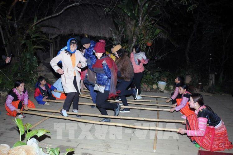 Chàng trai dân tộc Mông tiên phong phát triển du lịch cộng đồng ở vùng cao Sơn La