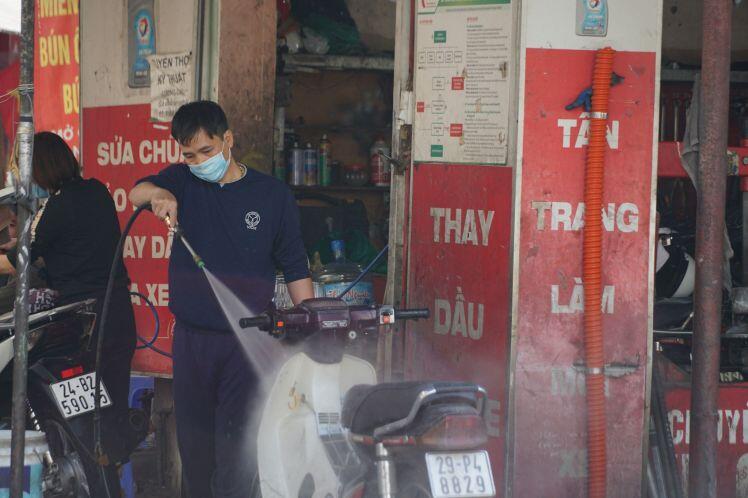 30 Tết, hàng rửa xe hoạt động hết công suất... kiếm tiền khủng