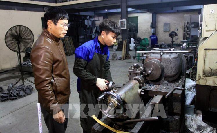Từ nông dân trở thành giám đốc doanh nghiệp điện cơ
