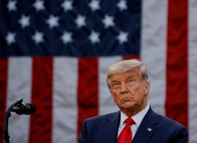 Ông Trump không ngăn cản nhóm bạo loạn Điện Capitol mặc cho nghị sĩ van nài?