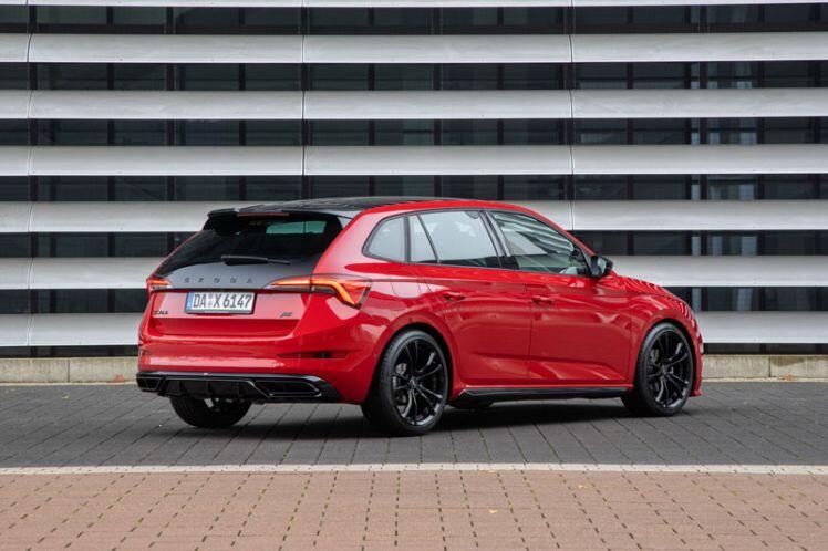 Chi tiết xe hatchback động cơ tăng áp, giá hơn 900 triệu đồng