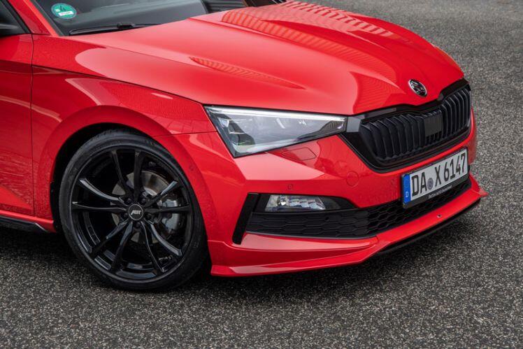 Chi tiết xe hatchback động cơ tăng áp, giá hơn 900 triệu đồng