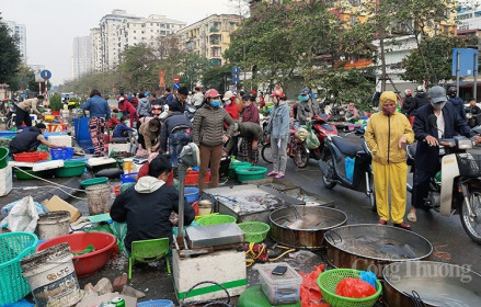 Thị trường mùng 3 Tết Tân Sửu: Hoa tươi, rau xanh đắt hàng